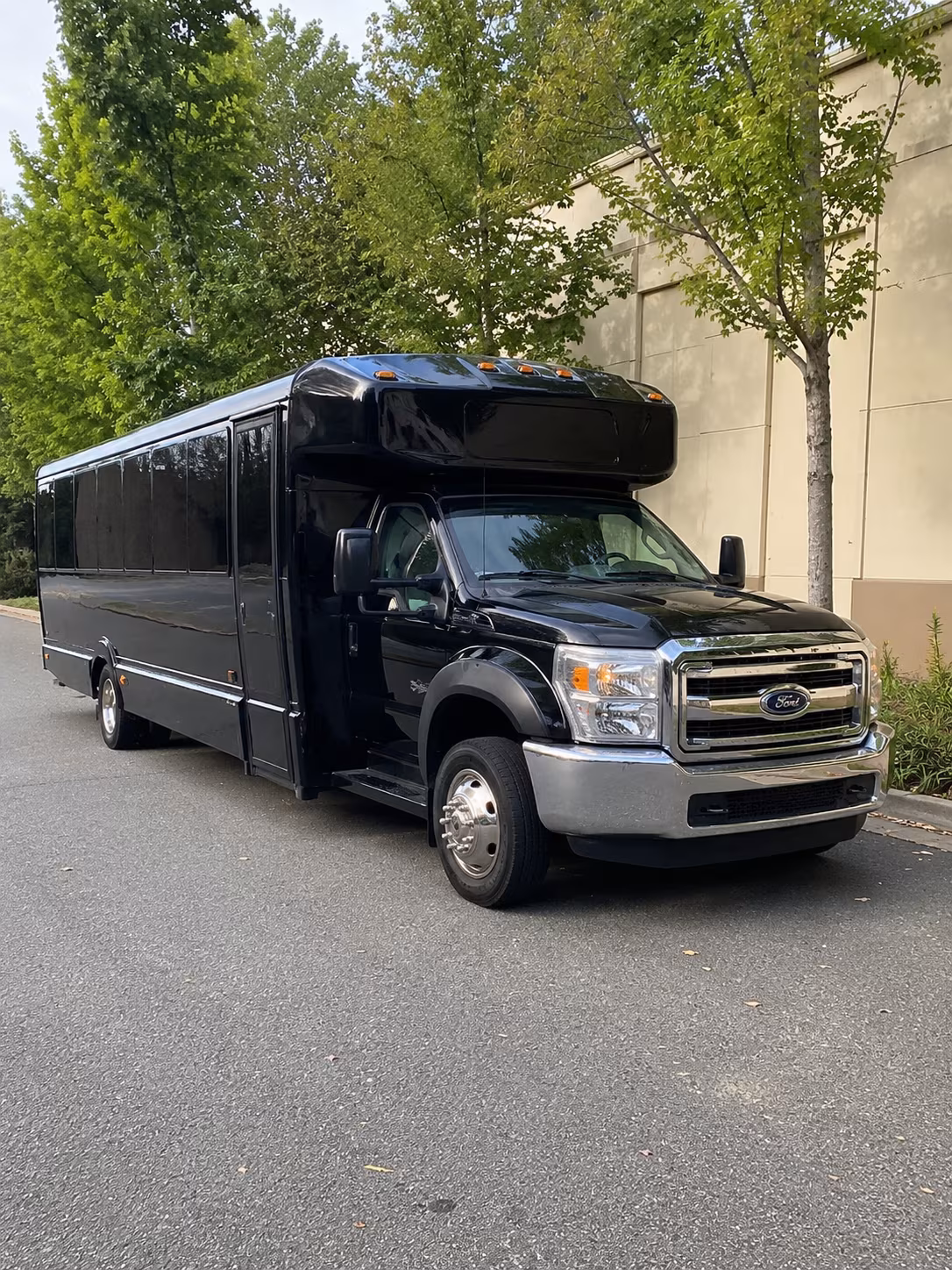 15 Passenger Party Bus Exterior